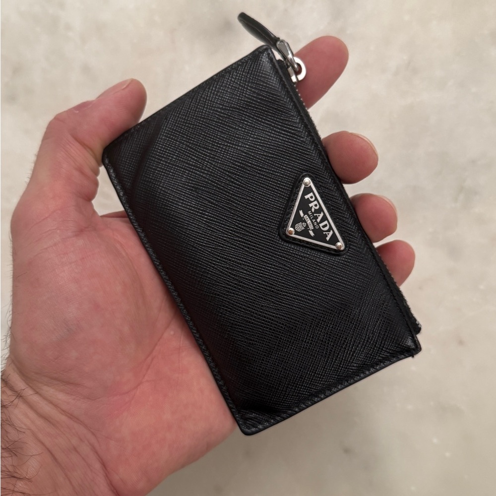 PRADA —- Saffiano leather card holder - Picture 6 of 10